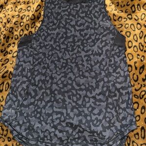 lululemon athletica sculpt tank size 6 Black and Gray Patterned Tank Top.